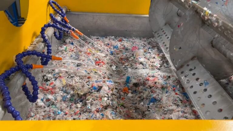 PP-PE film shredding recycling machine-video